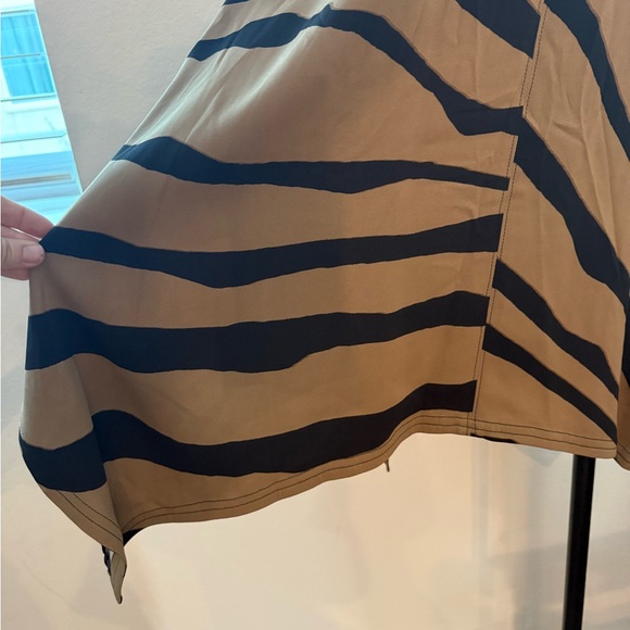 NWT Roberto Cavalli asymmetric skirt in a beige and black zebra print sz small 4 - Picture 3 of 7